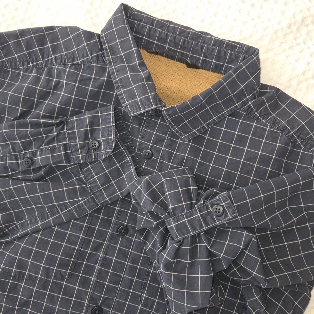 The North Face Men's Large Blue Plaid Button Down Long Sleeve Vented Shirt